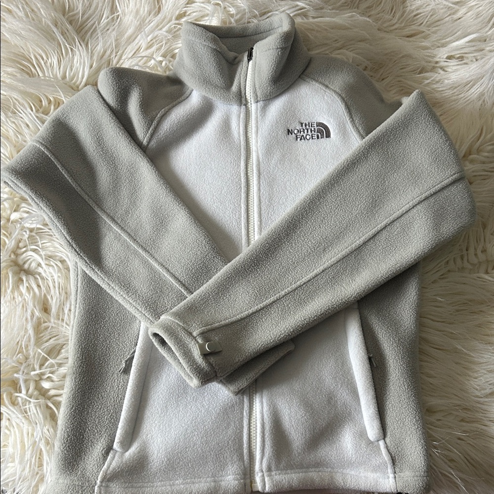 Gorgeous North Face zipper fleece white and gray🤍🩶🤍🩶